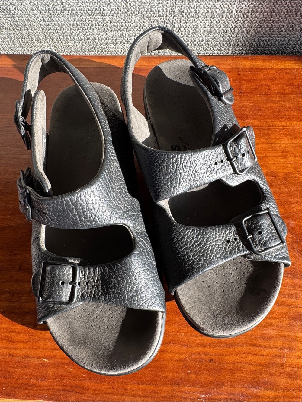 SAS Relaxed Black Leather Heel Strap Triple Buckle Comfort Sandals Size 8.5M